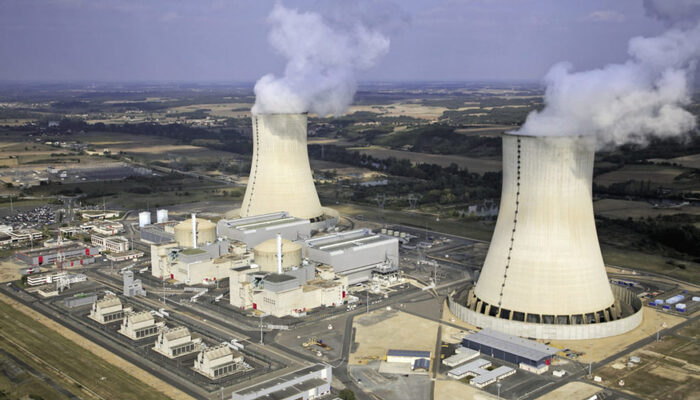 Foto de una gran central nuclear
